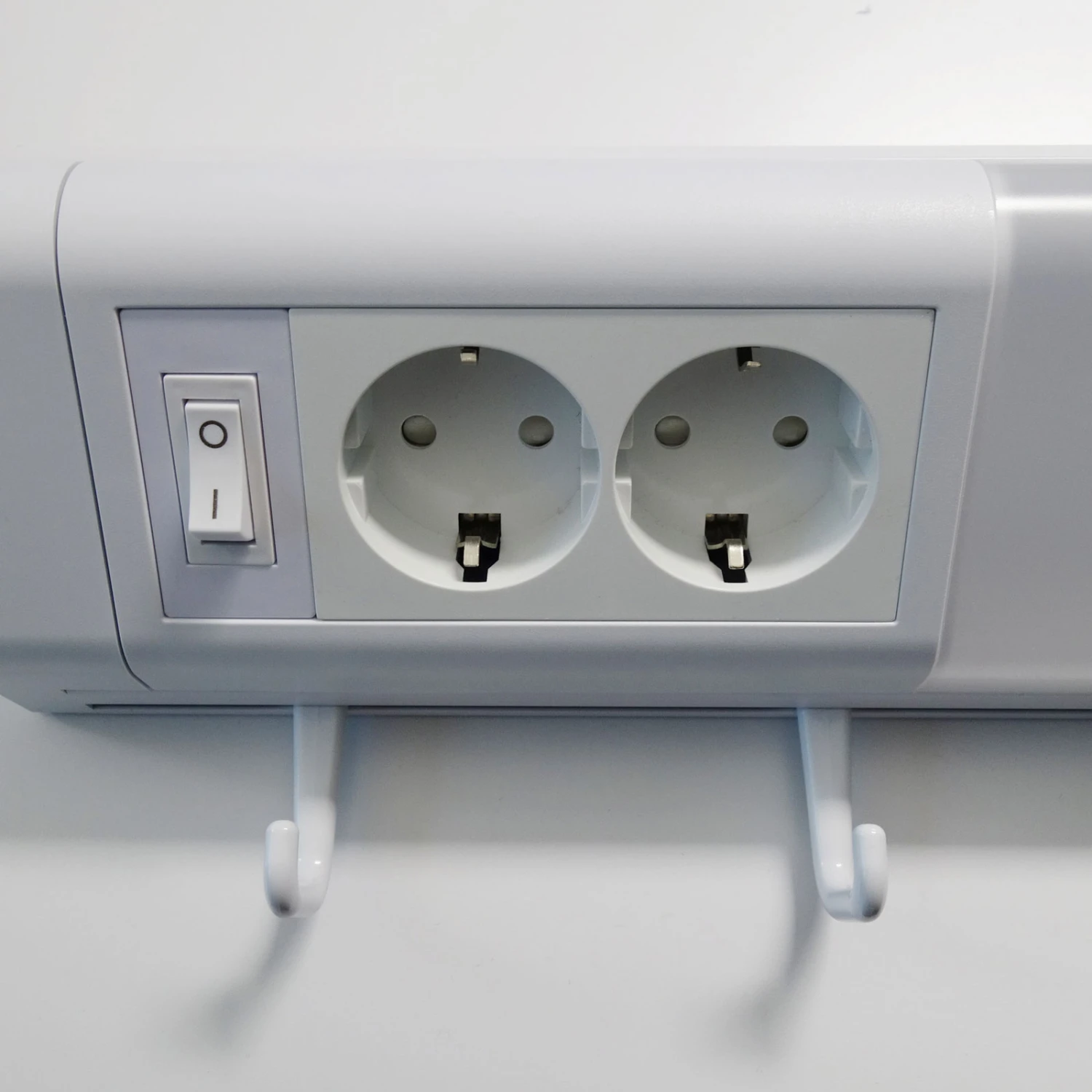 Chianti 15 W - Applique Sous-meuble Avec 2 Prises 5 Chianti 15 W - Applique Sous-meuble Avec 2 Prises – Image 3